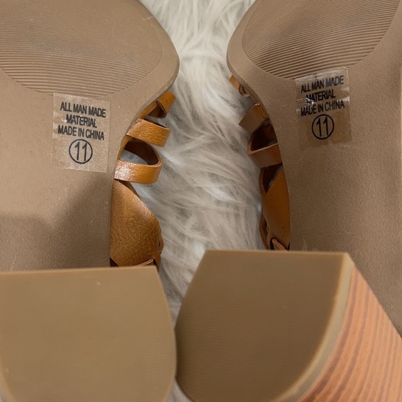 Charlotte Russe Open Toe Block Heel Size 11 - Picture 7 of 7